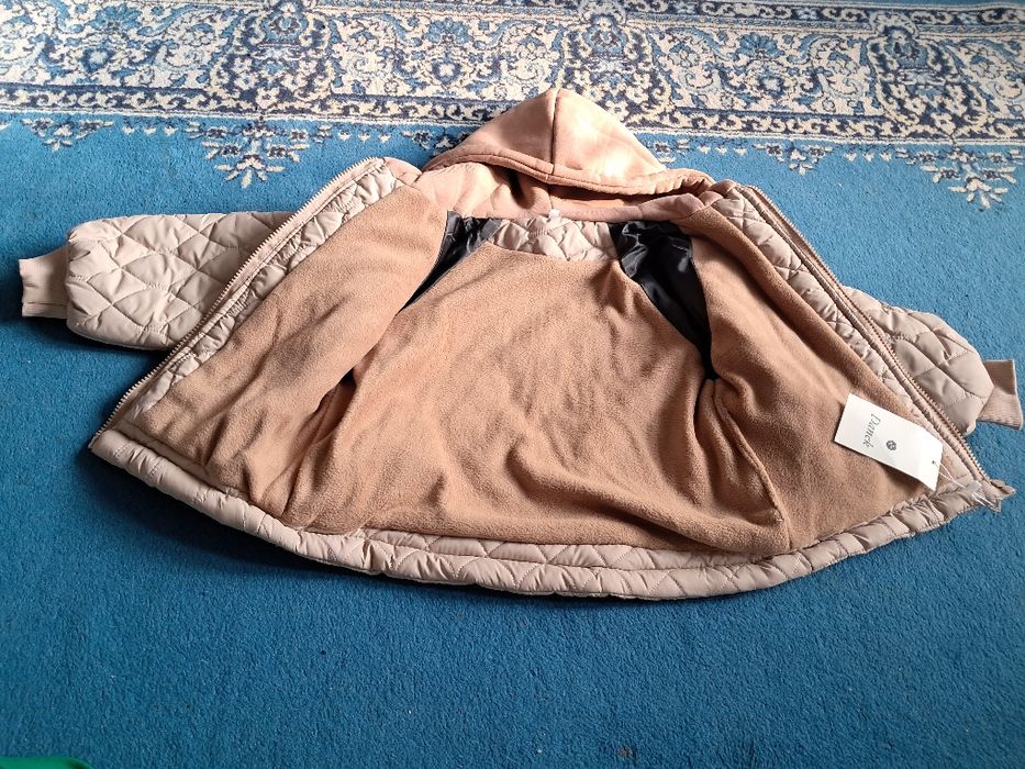 Осеньный куртка сатылады.