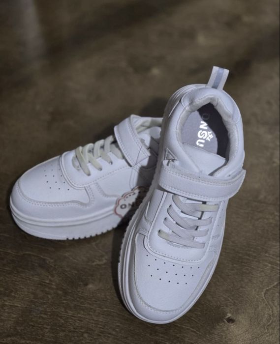 Кроссовки детские новые