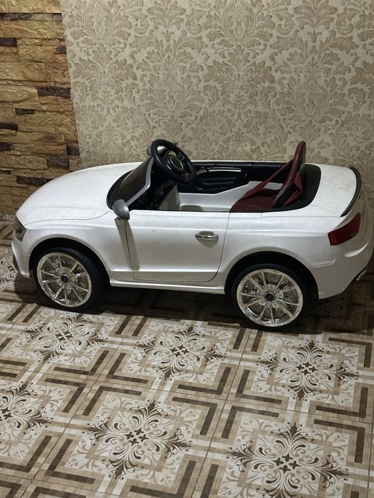 Электоавтомобиль детский