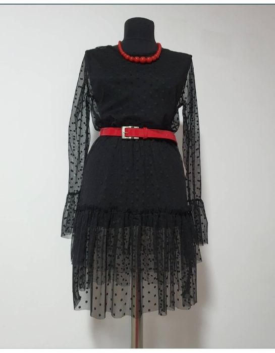 Rochie neagra din tull, model cu maneci frumoase