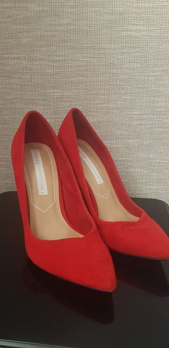 Туфли лодочки красного цвета