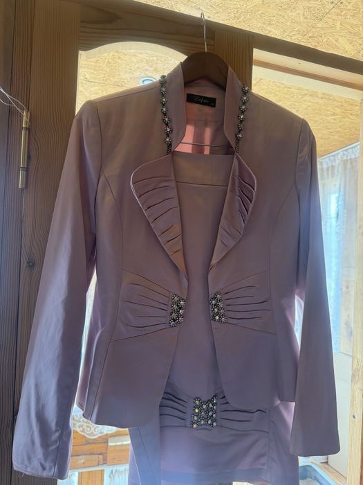 Костюм с юбкой, сиреневого