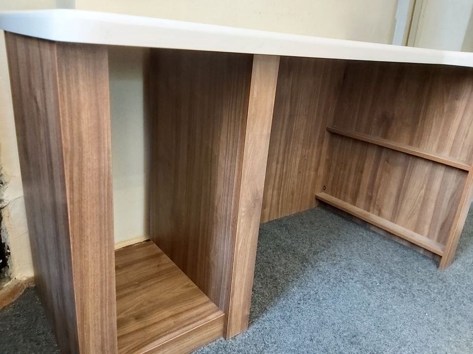 Продаю письменный стол