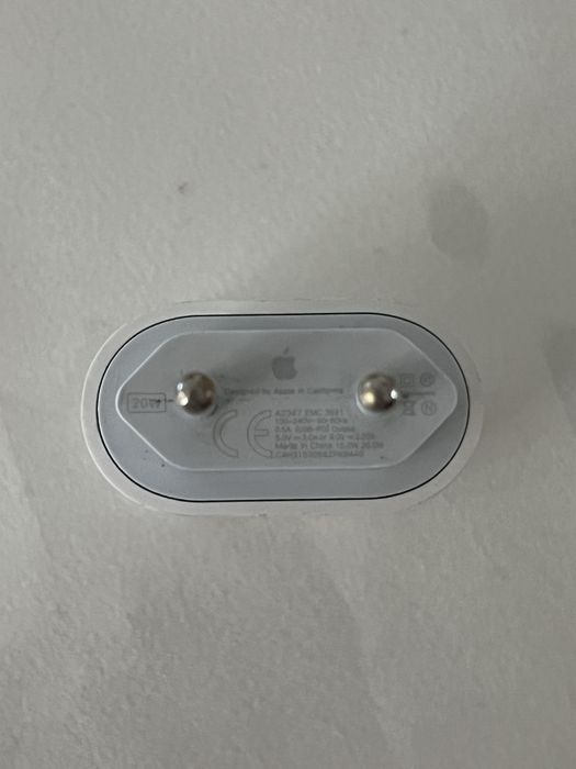 Оригинальный сетевой адаптер Apple на 20 Вт