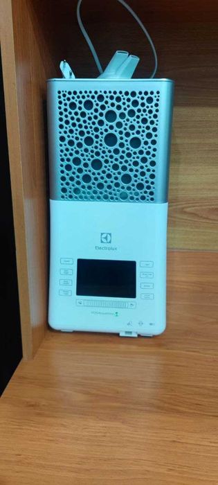 Увлажнитель Electrolux EHU-3815d УФ лампой YOGA healthli