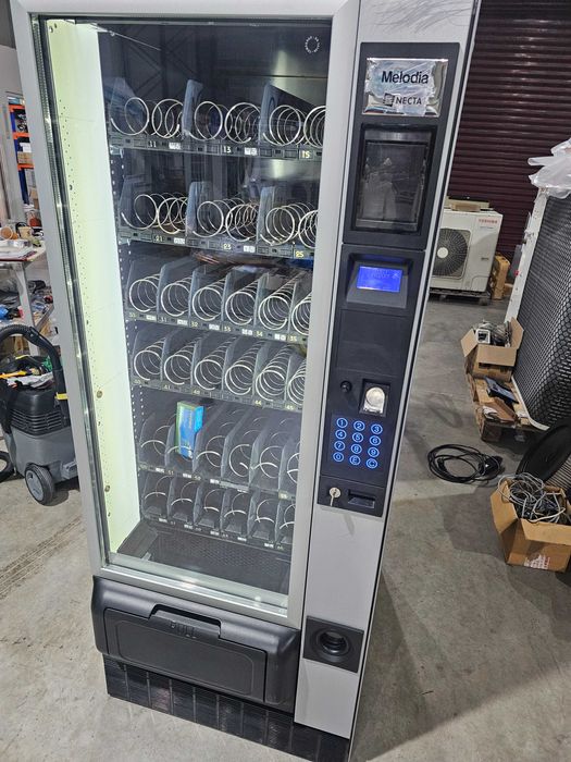 Вендинг машина за пакетирани стоки Necta Melodia