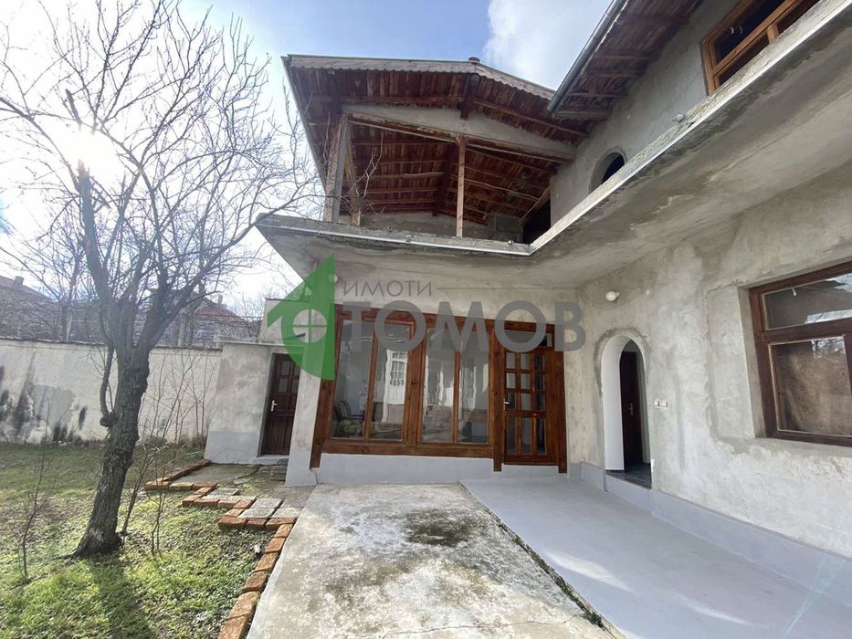 Продава се Къща в Велики Преслав - 220 кв.м за 348 €/кв.м - Снимка #1