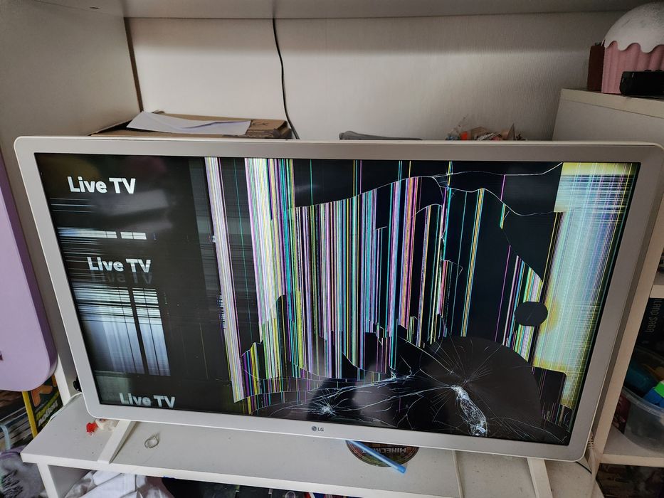 Tv 32" LG счупена матрица