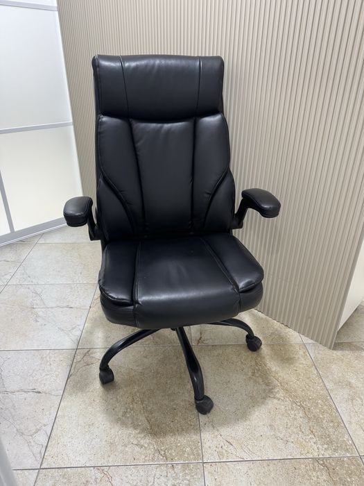 Оффисное кресло стул на колесиках