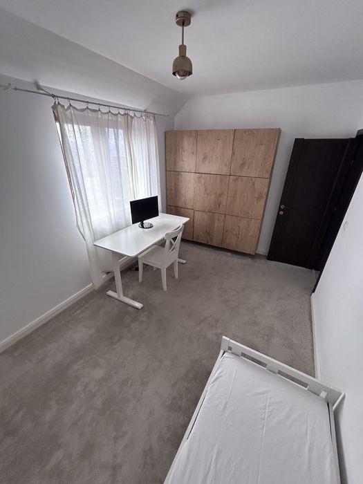 Inchiriez apartament in Zorilor, zona de case, curte
