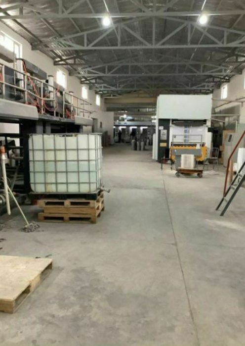 Продаётся 1 га производственная база.