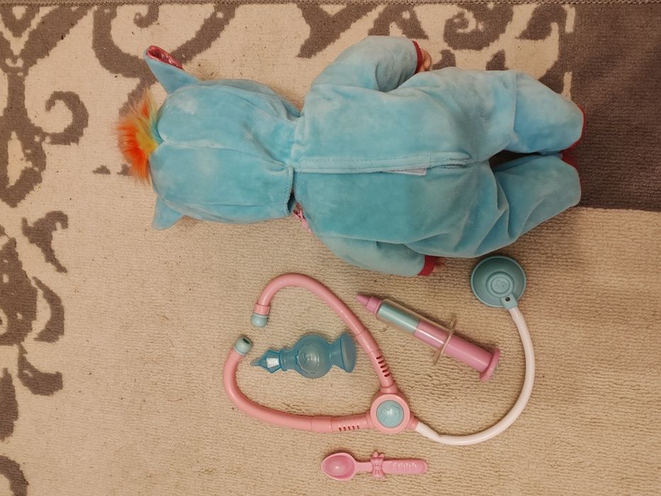 Păpușă interactiva Maia plânge cu lacrimi adevărate și mananca