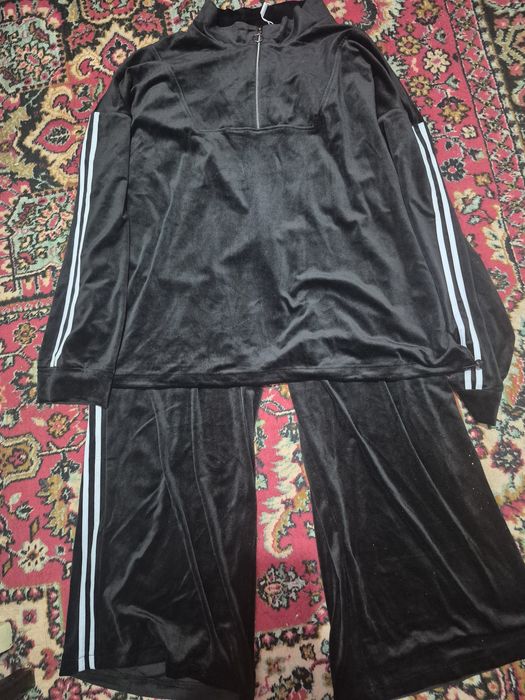 Продам спортивный костюм