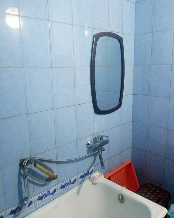 Аренда  коракамиш жомий чукурсой .хонали оилага берилади расмдаги уй х