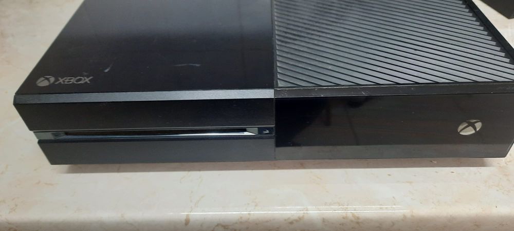 vand xbox one cu 2 manete