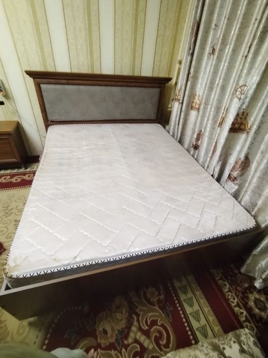 Кровать двухспальная (2 *1.6 м)