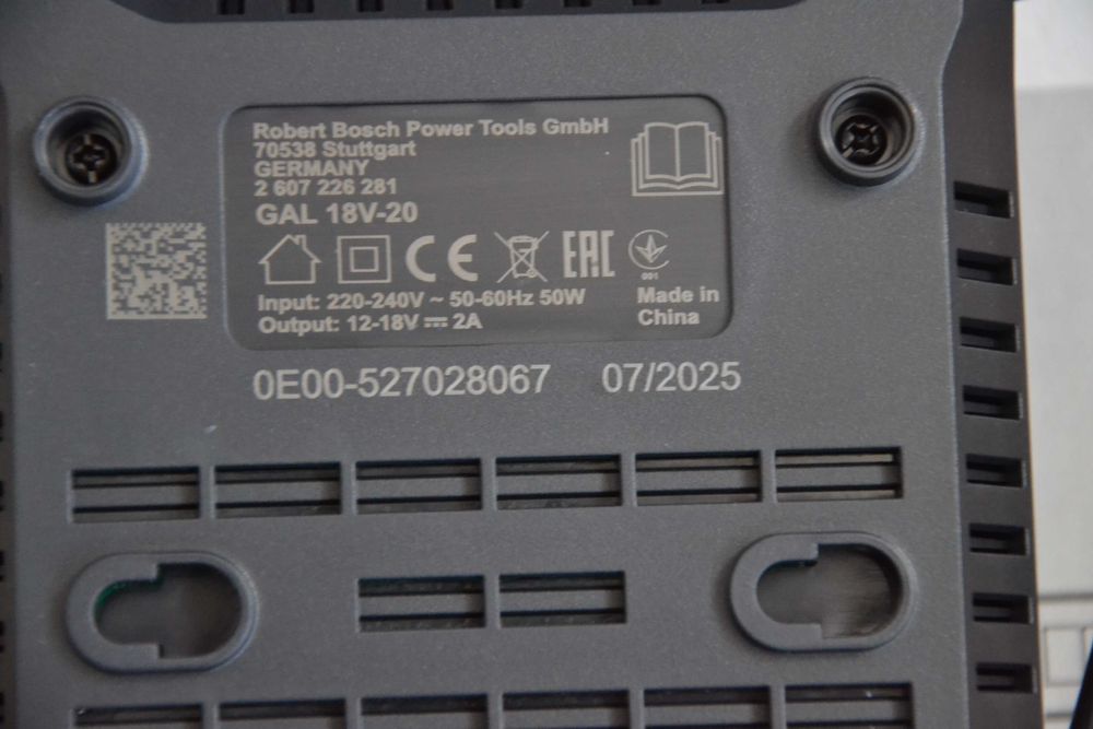 Ново зарядно Bosch 18V