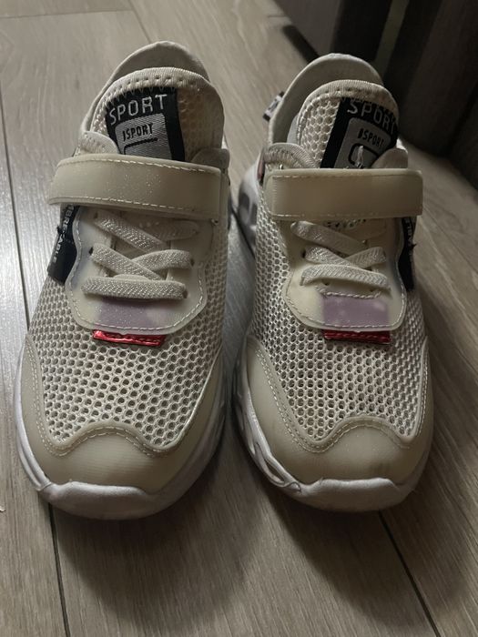 Продам детскую обувь