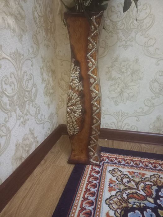 Gul vaza  uy bezatish uchun