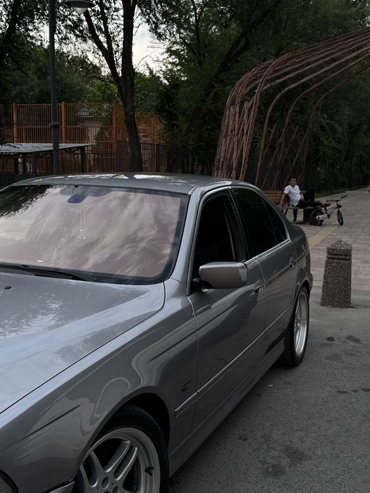 Продам BMW 535 E39 рест 2000