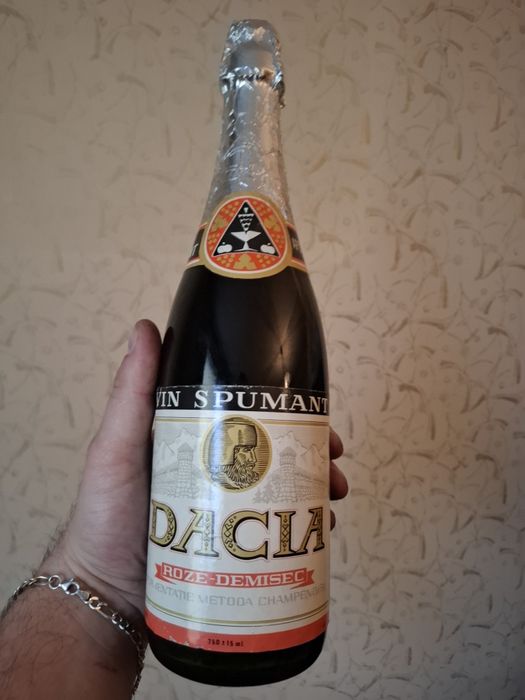 Vând Șampanie din anul 1973