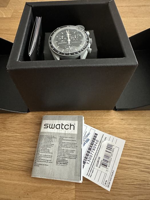Продава се Omega Swatch Moonwatch mission to Earth