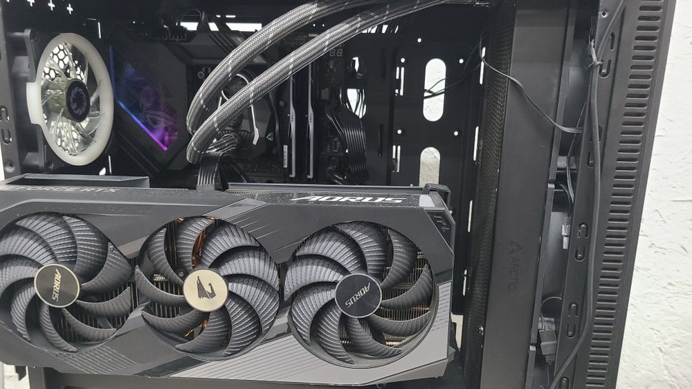 Rtx 4070ti 12gb, i7 13700k