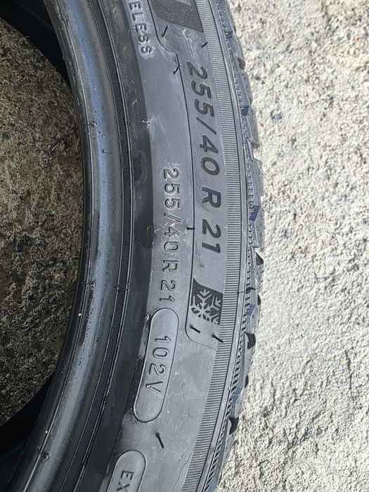 255/40R21 DOT 1625  285/35R21 DOT1925