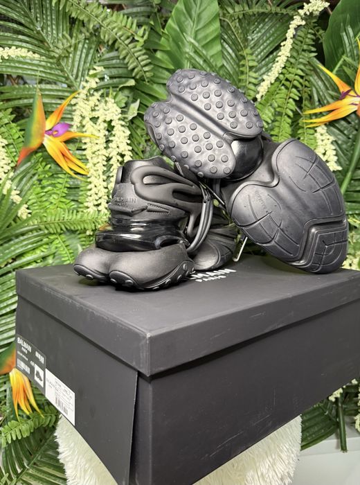 Balmain Unicorn Triple Black