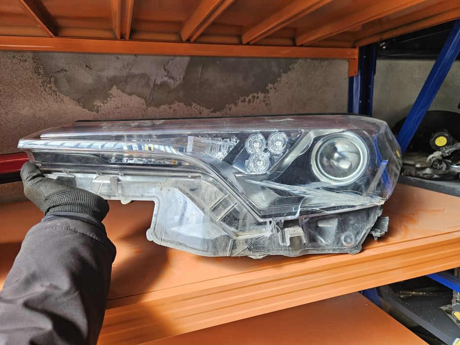 Ляв фар за Toyota C-hr