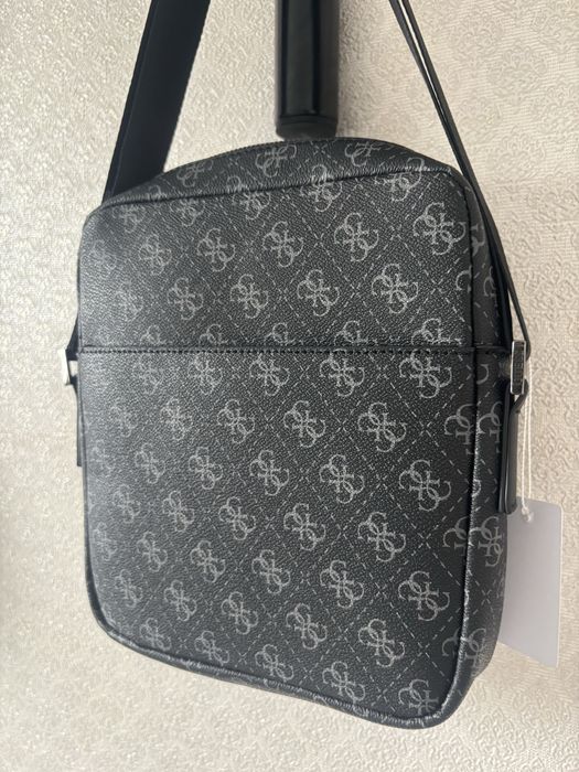 Продам барсетка Guees