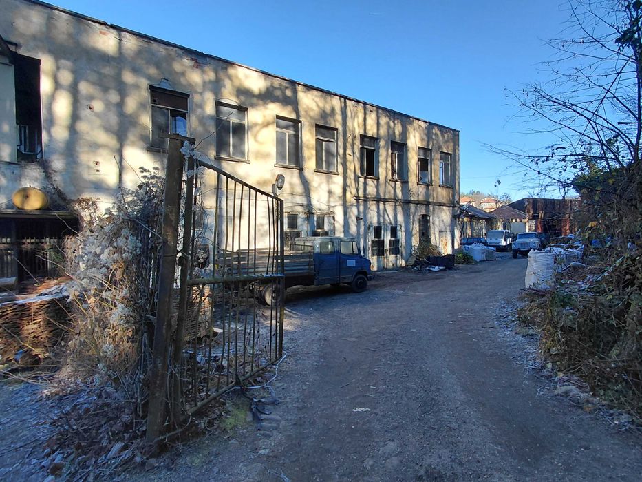 Промишлен имот - отлична локация