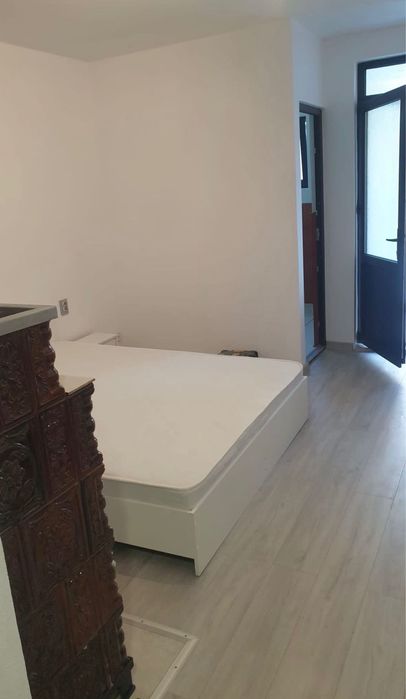 Garsonieră de închiriat – 32 mp + terasă 20 mp, renovată complet