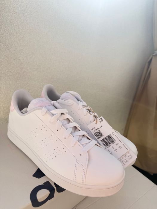 Обувки Adidas чисто нови