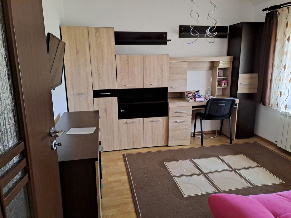 Închiriez apartament 2 camere.