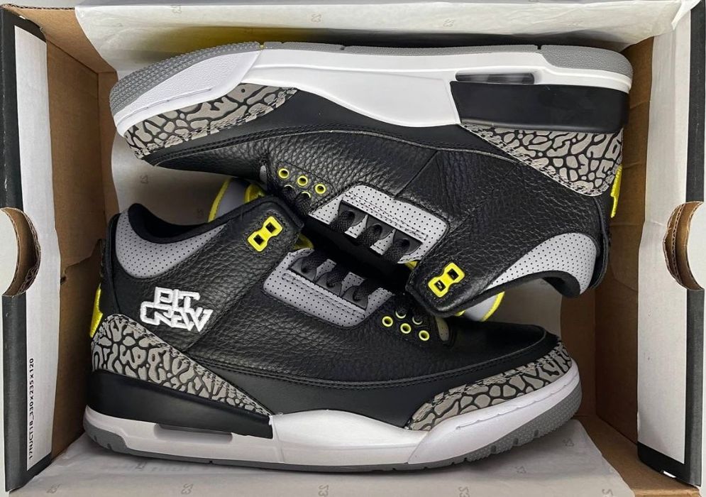 Фирменные кроссовки