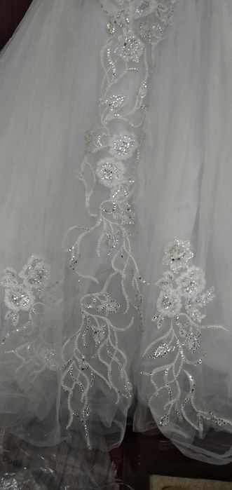 Продам вечерное и свадебное  платье