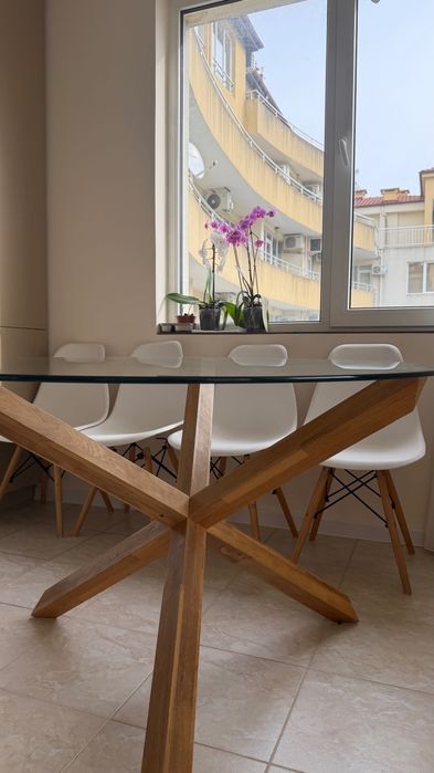 Продавам трапезна маса