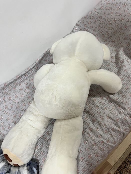 Большой белый мишка