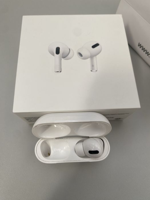 airpods pro кейс + правый наушник