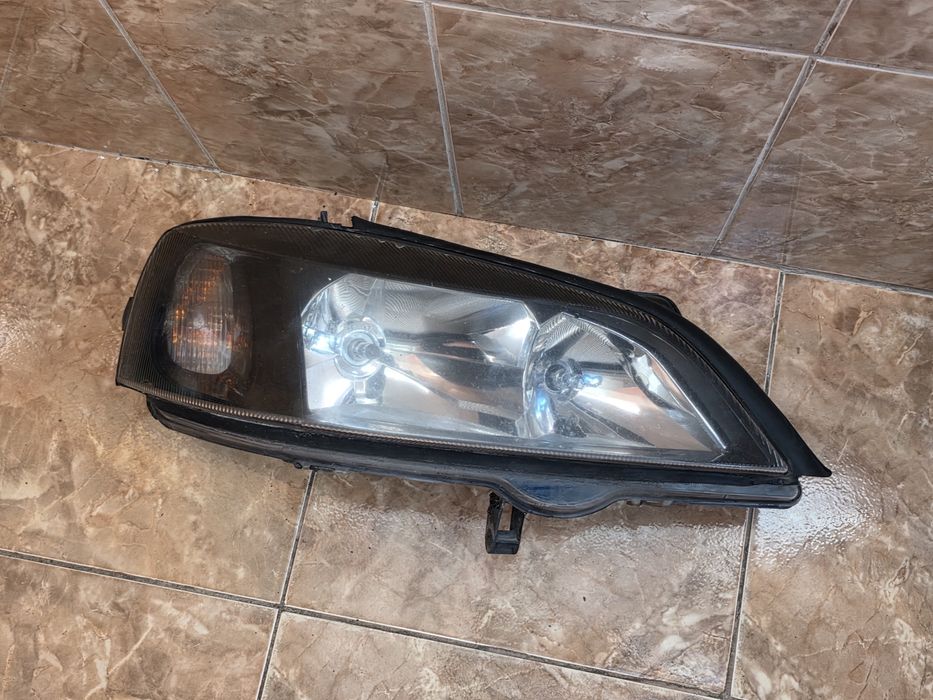 Vând set farurii astra g bertone  cu fundal negru