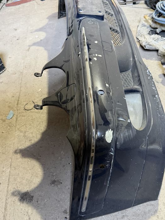 Передний бампер на лупарик W210