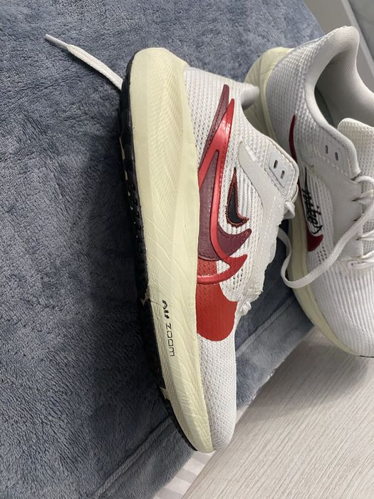 Белые кроссовки найк