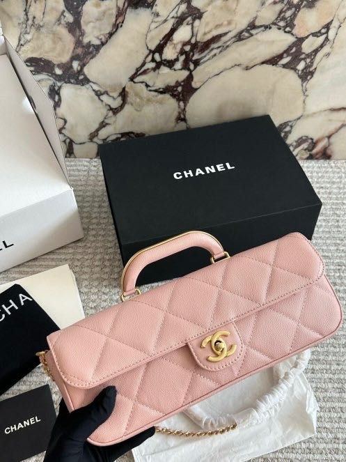CHANEL чанта тип багета