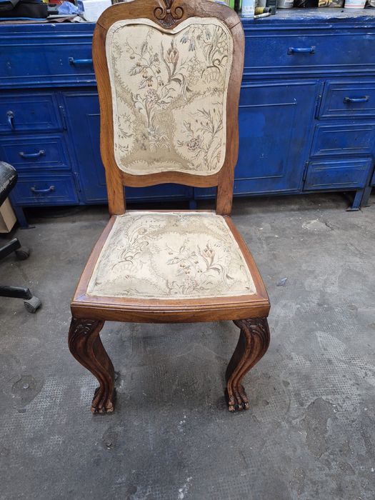 Mobilier vechi lemn masiv