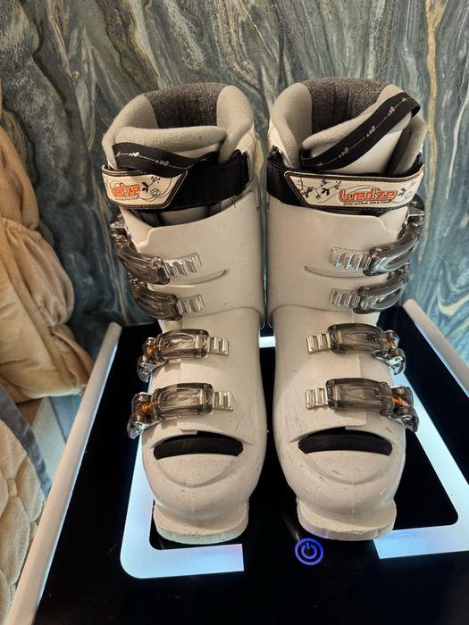 Clapari wedze  marime 36, 22,5 cm