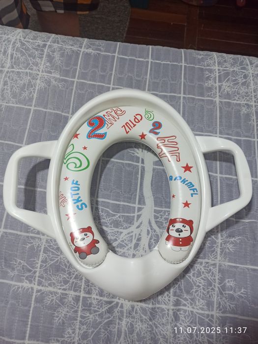 Детское сиденье на унитаз