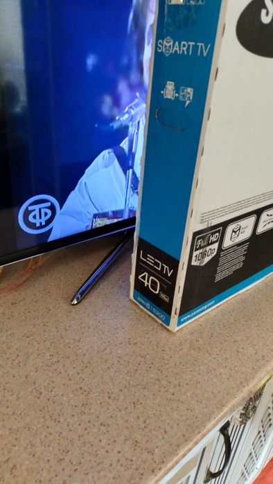 SAMSUNG SMART TV оригинал 107 диагональ