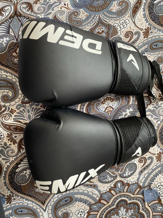 Продаю боксерские перчатки