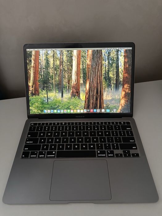 Продам MacBook Air i3
